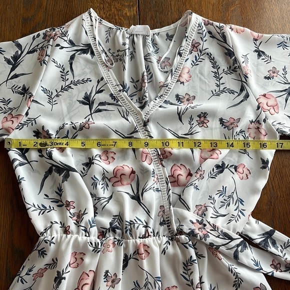 Sienna Sky mock wrap dress white w/flowers flutter sleeves lined bottom size S - Picture 10 of 15